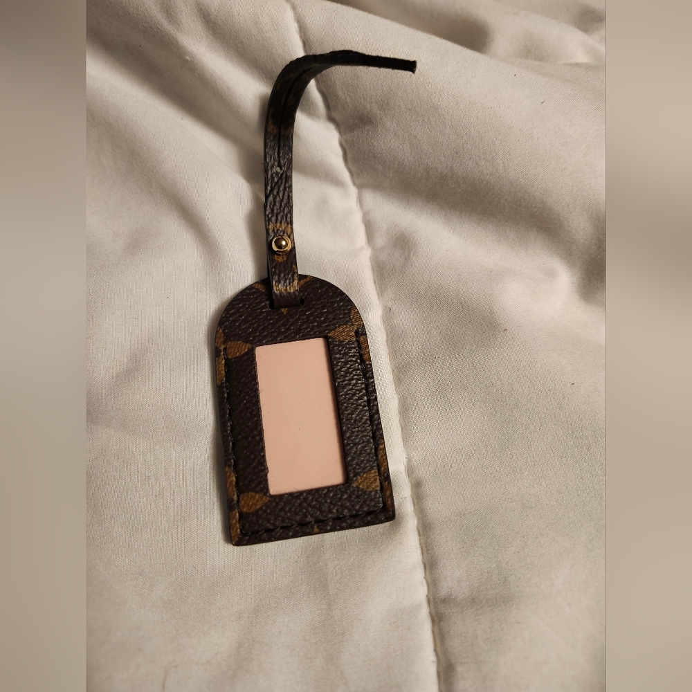 Lv Language Name Tag - image 1